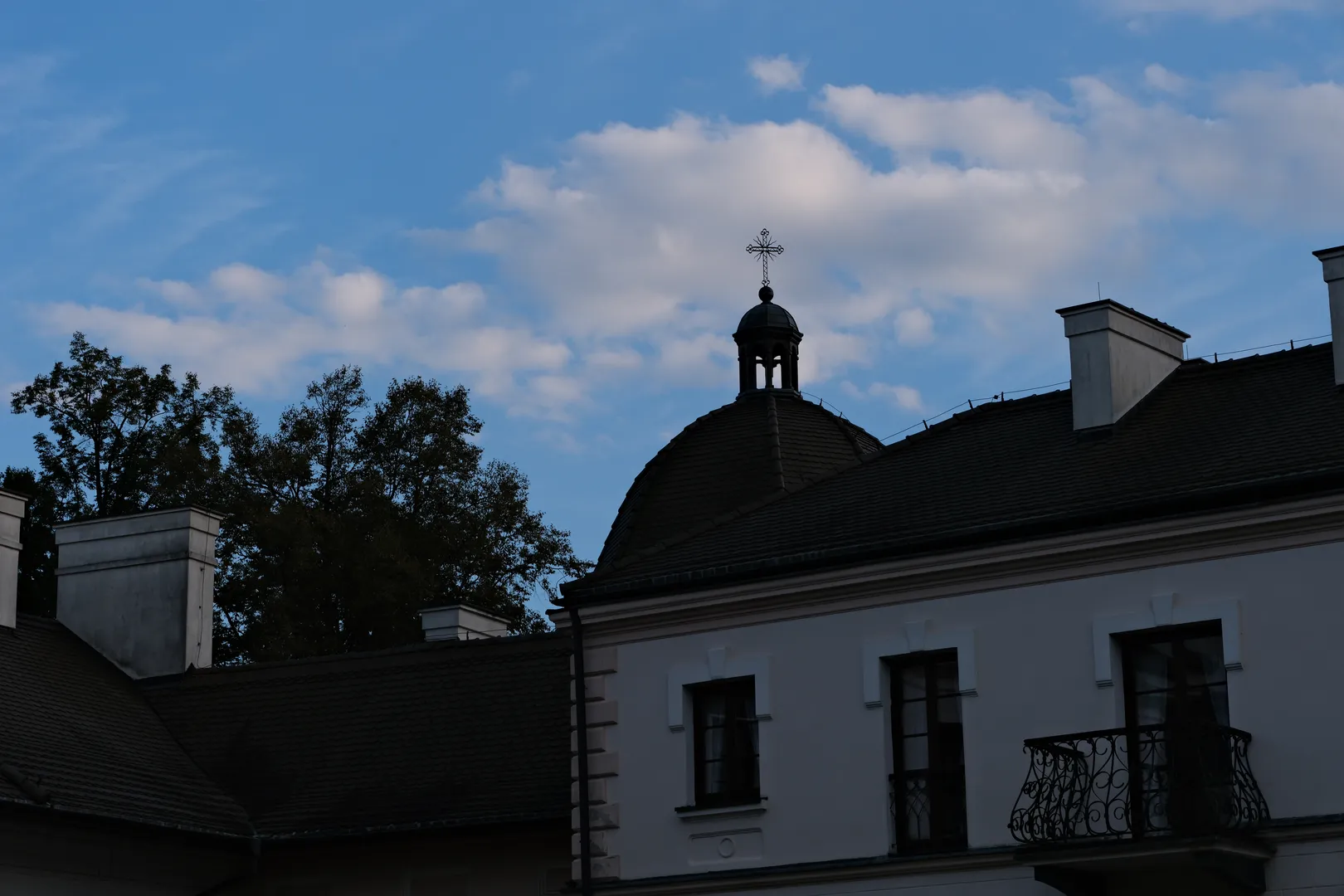 Zdobiona kopuła kaplicy w Komborni