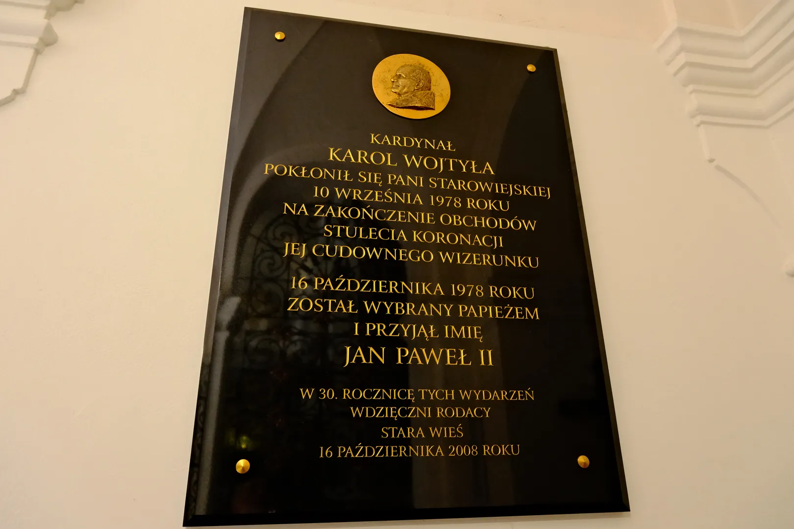 Tablica pamiątkowa kardynała Karola Wojtyły